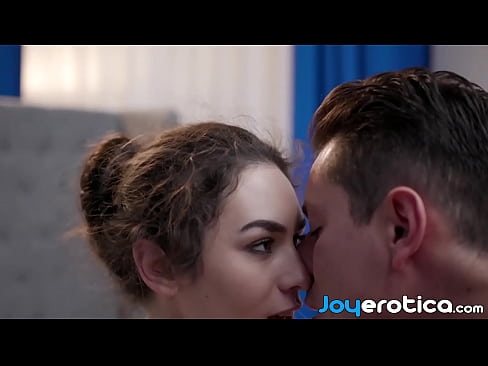 Романтическая пара взаимно удовлетворяет друг друга, пока они не кончат